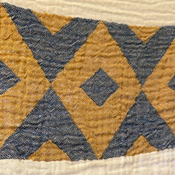 On Golden Lake Quilted Loom Weave Blue + Gold Blanket Wrap Loom Weave Cotton 78” - Picture 9 of 10